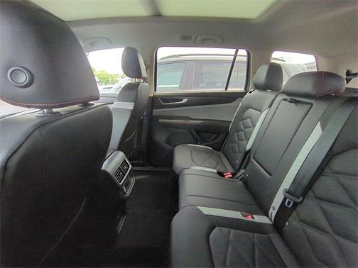2025 Volkswagen Atlas 2.0T SE w/Technology 4MOTION