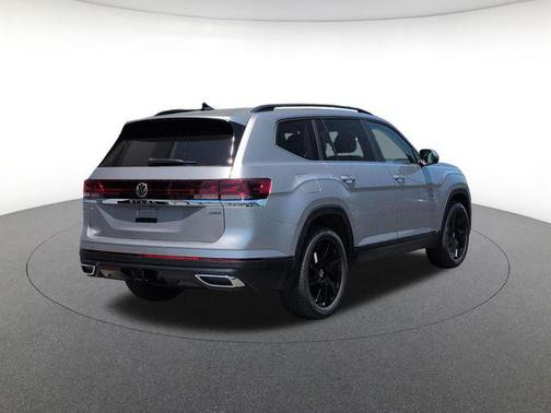 Silver Mist 2026 Volkswagen Atlas 2.0T SE w/Technology 4MOTION