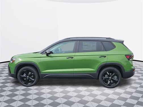 2025 Volkswagen Taos 1.5T SE Black