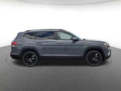 Pure Gray 2026 Volkswagen Atlas 2.0T SE w/Technology 4MOTION