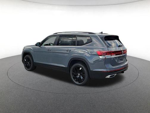 Pure Gray 2026 Volkswagen Atlas 2.0T SE w/Technology 4MOTION