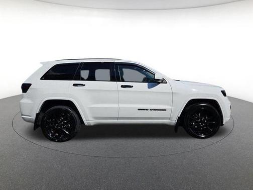 Bright White Clearcoat 2021 Jeep Grand Cherokee Laredo