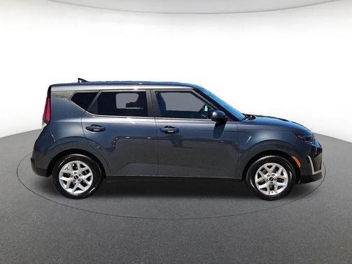 Gravity Gray 2023 Kia Soul LX