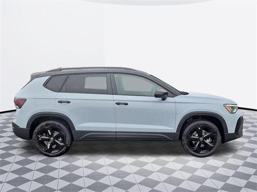 2025 Volkswagen Taos 1.5T SE Black