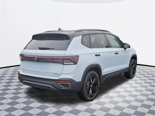 2025 Volkswagen Taos 1.5T SE Black