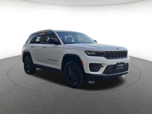 Bright White Clearcoat 2025 Jeep Grand Cherokee Altitude