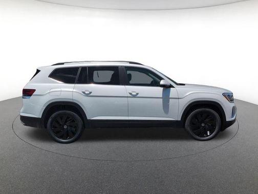 Opal White 2026 Volkswagen Atlas 2.0T SE w/Technology 4MOTION