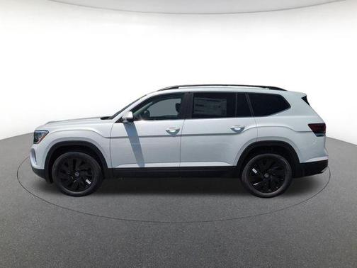 Opal White 2026 Volkswagen Atlas 2.0T SE w/Technology 4MOTION