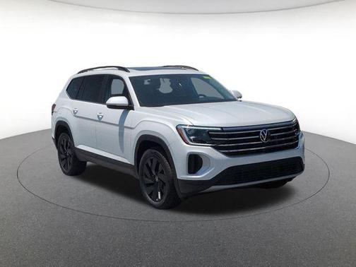 Opal White 2026 Volkswagen Atlas 2.0T SE w/Technology 4MOTION