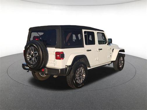 2024 Jeep Wrangler 4-Door Sahara 4x4