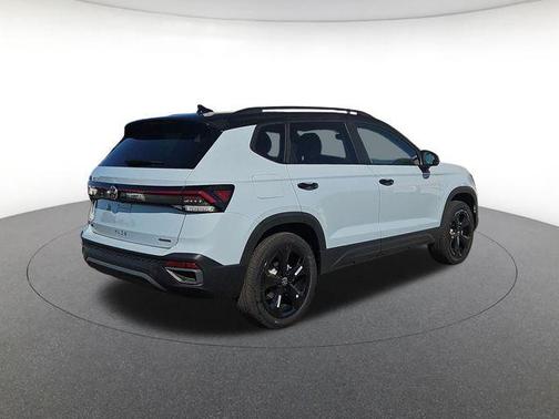 Monument Gray w/Deep Black Roof 2026 Volkswagen Taos SE Black