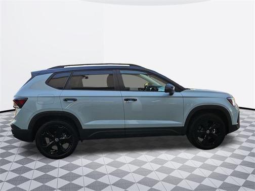2025 Volkswagen Taos 1.5T SE Black