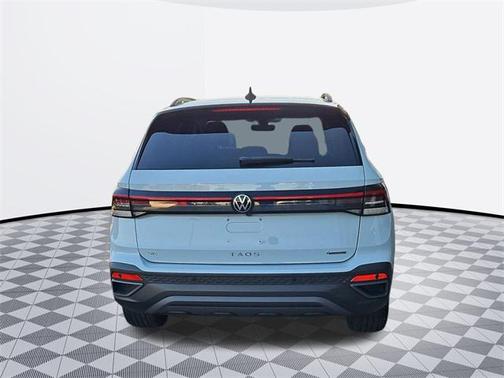 2025 Volkswagen Taos 1.5T SE Black