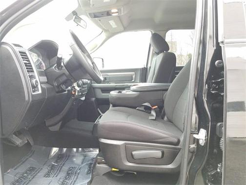 Diamond Black Crystal Pearlcoat 2020 RAM 1500 Classic Warlock Crew Cab 4x4 5'7' Box