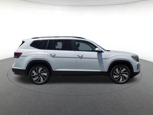 Opal White 2026 Volkswagen Atlas 2.0T SE w/Technology