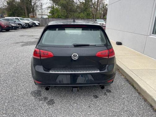 2015 Volkswagen Golf GTI 2.0T SE 4-Door