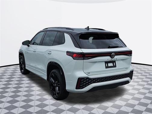 2025 Volkswagen Tiguan 2.0T SE R-Line Black 4MOTION