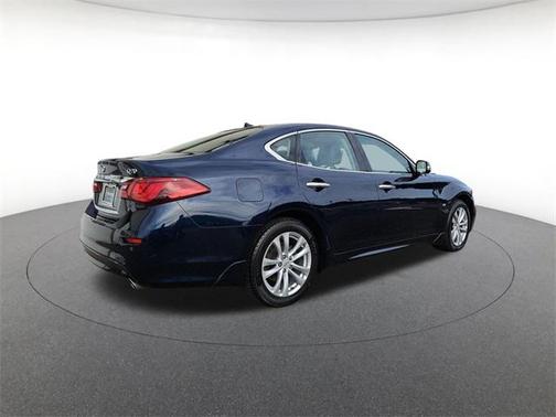 2019 INFINITI Q70 3.7X LUXE