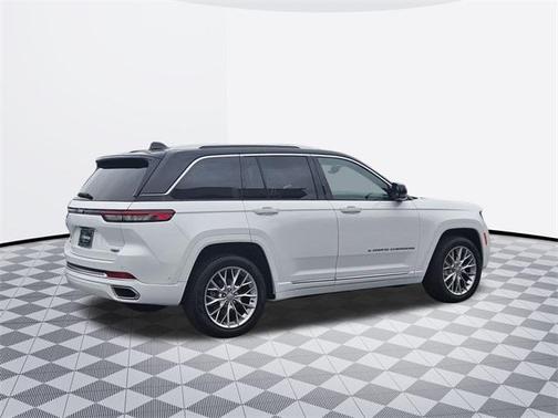 2023 Jeep Grand Cherokee Summit