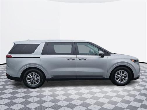 2023 Kia Carnival LX