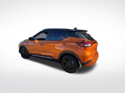 2022 Nissan Kicks SR