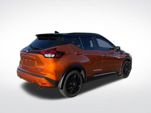 2022 Nissan Kicks SR