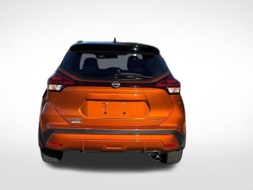 2022 Nissan Kicks SR