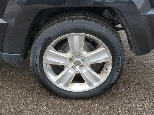 Brilliant Black Crystal Pearlcoat 2012 Jeep Liberty Jet