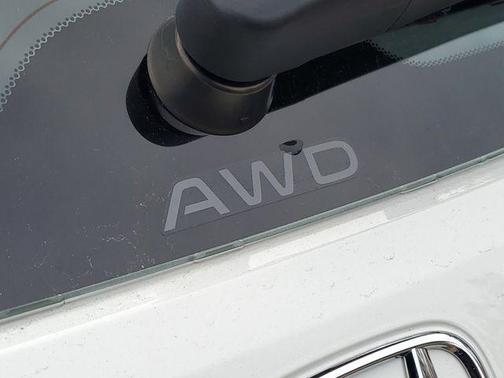 Platinum White Pearl 2023 Honda HR-V LX