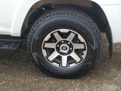 Super White 2019 Toyota 4Runner TRD Off Road