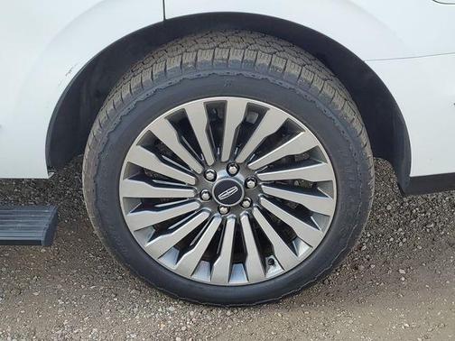 White 2020 Lincoln Navigator Reserve