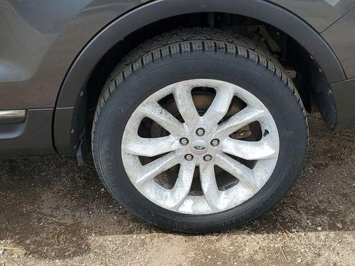 Dark Side Metallic 2015 Ford Explorer XLT