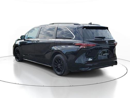Black 2021 Toyota Sienna LE