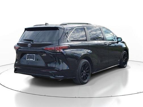 Black 2021 Toyota Sienna LE