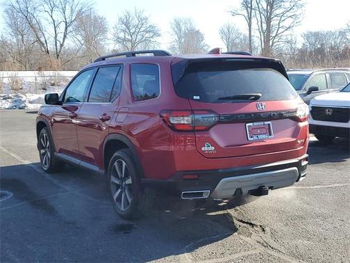 2025 Honda Pilot Touring 8-Passenger
