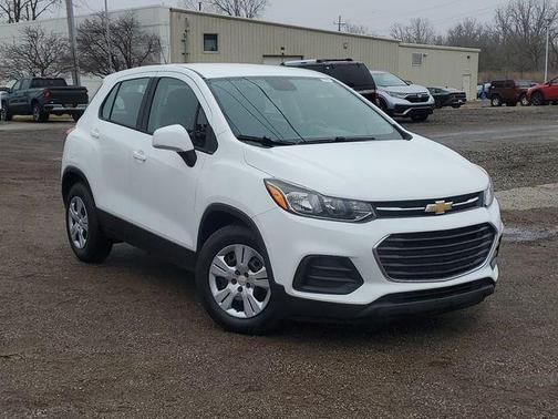 Summit White 2018 Chevrolet Trax LS
