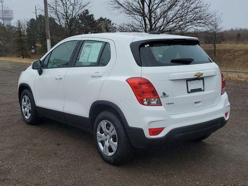 Summit White 2018 Chevrolet Trax LS