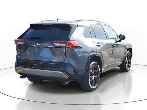 2022 Toyota RAV4 Hybrid SE