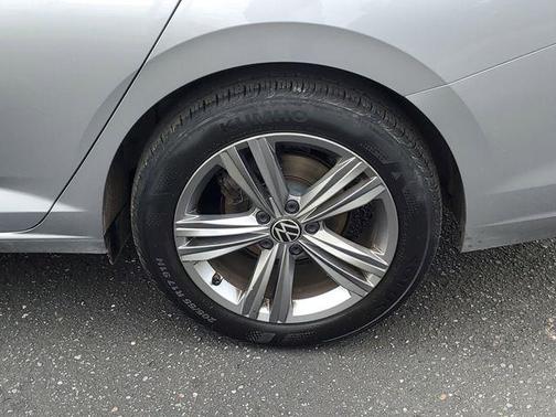 Silver Metallic 2024 Volkswagen Jetta 1.5T SE