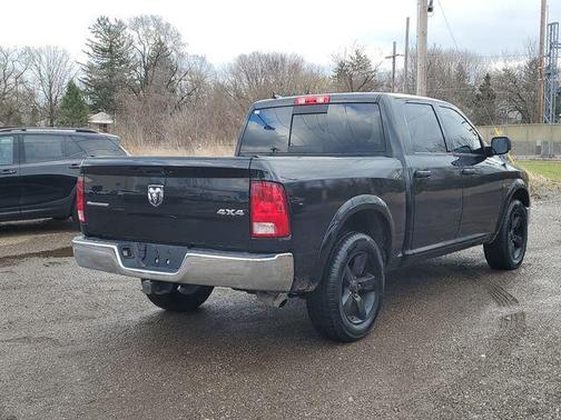Brilliant Black Crystal Pearlcoat 2018 RAM 1500 SLT