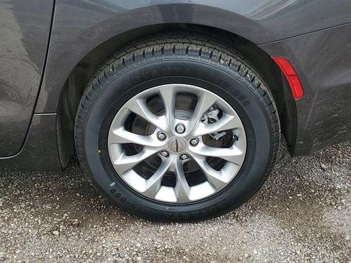 Granite Crystal Metallic Clearcoat 2023 Chrysler Pacifica Touring L