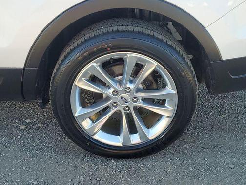 White Platinum Clearcoat Metallic 2019 Ford Explorer XLT