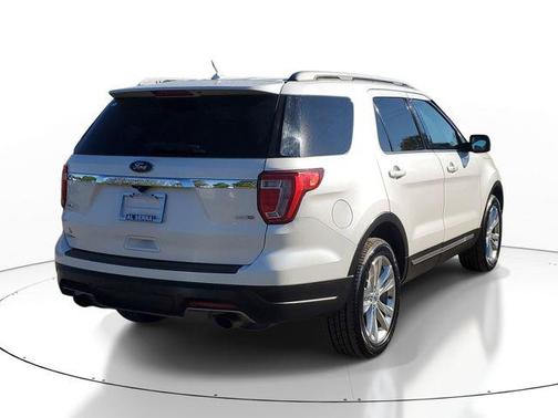 White Platinum Clearcoat Metallic 2019 Ford Explorer XLT