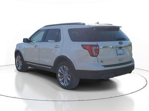 White Platinum Clearcoat Metallic 2019 Ford Explorer XLT