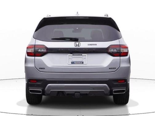 Solar Silver Metallic 2026 Honda Pilot Touring 8-Passenger