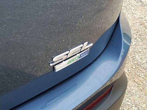 Blue Metallic 2018 Ford Edge SEL