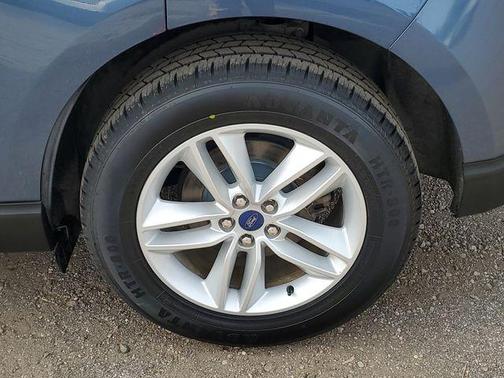 Blue Metallic 2018 Ford Edge SEL