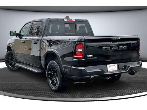 Diamond Black Crystal Pearl-Coat Exterior Paint 2026 RAM 1500 Laramie