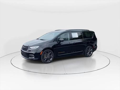 2024 Chrysler Pacifica Hybrid Premium S Appearance Pkg