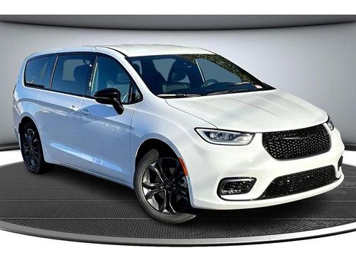 2026 Chrysler Pacifica L